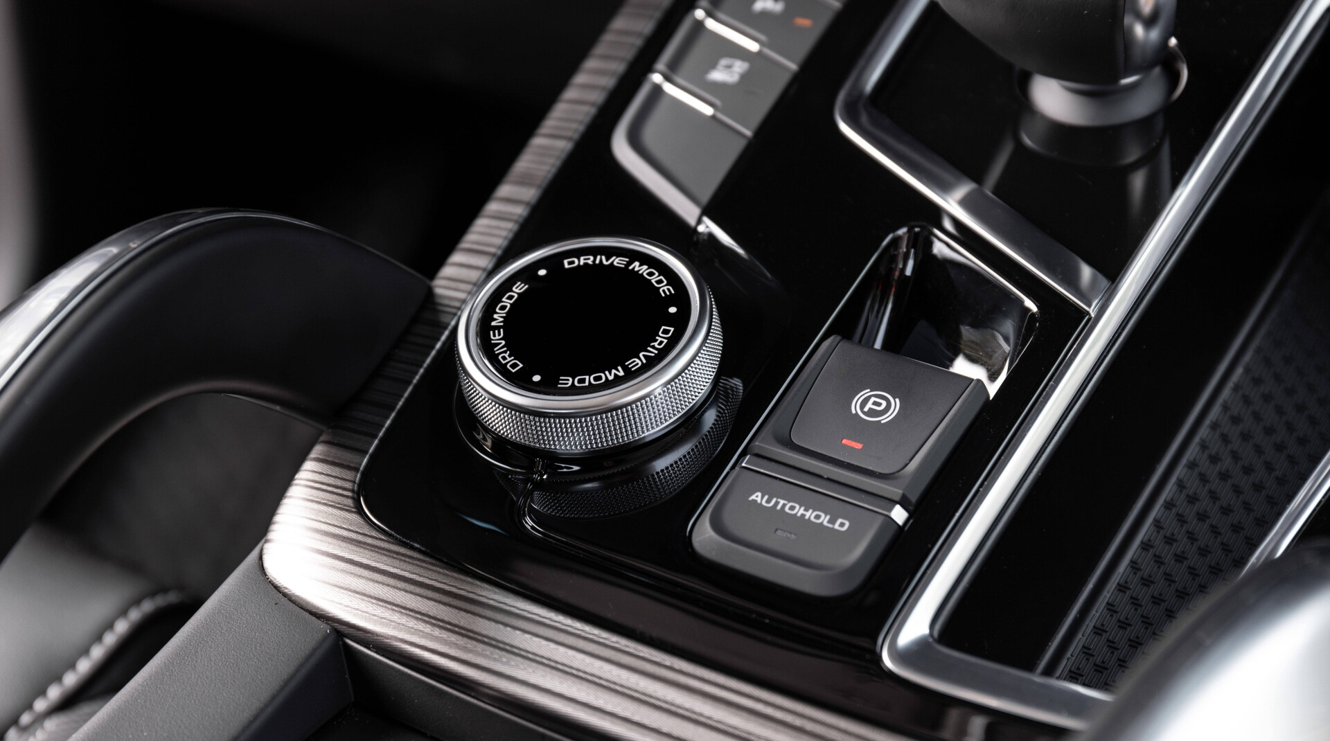 X70 (Рестайлинг) X70 (Рестайлинг)